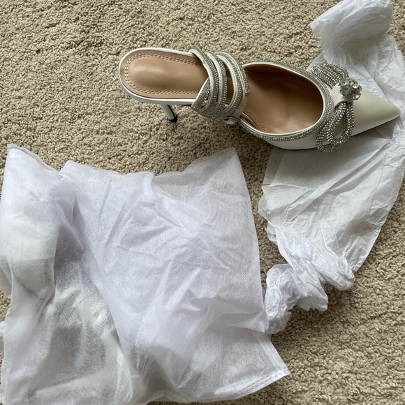 Beautiful rhinestone point heels! Great for a wedding - Picture 4 of 5